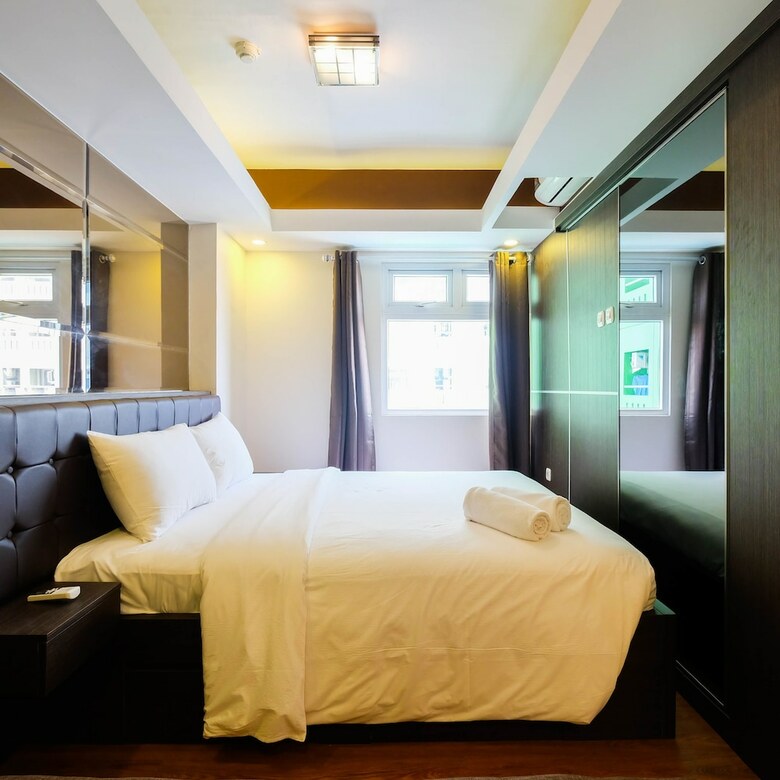 Spacious Studio Room At Green Pramuka Apartment