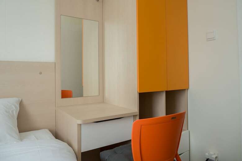 Relaxing 2br Apartment At Parahyangan Residence