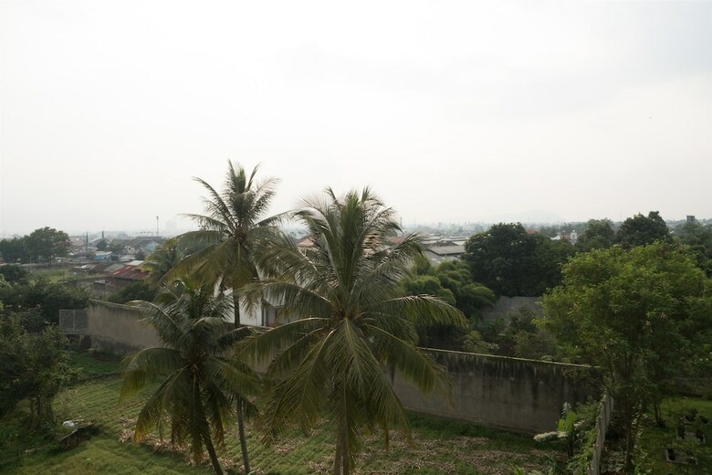 Homey 2br With Private Roof Garden Gateway Pasteur Apartment