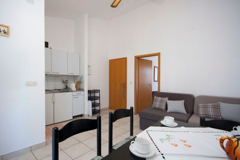 Apartments Maretic