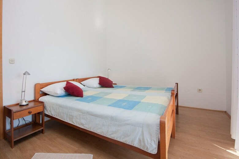 Apartments Maretic