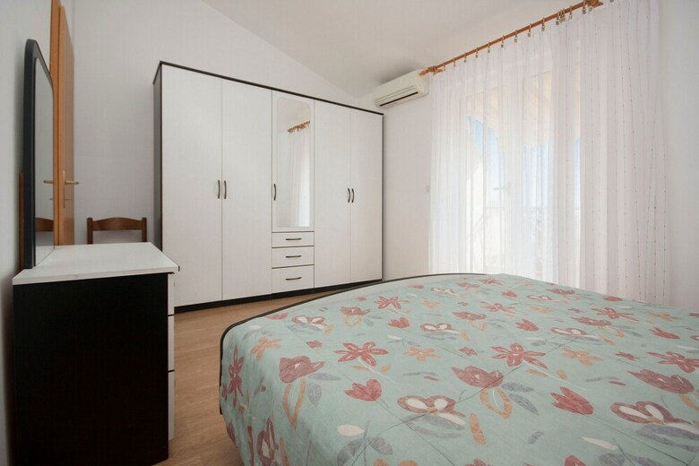 Apartments Maretic