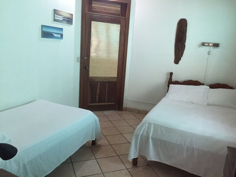 Hostal Mal Pais Surf Camp