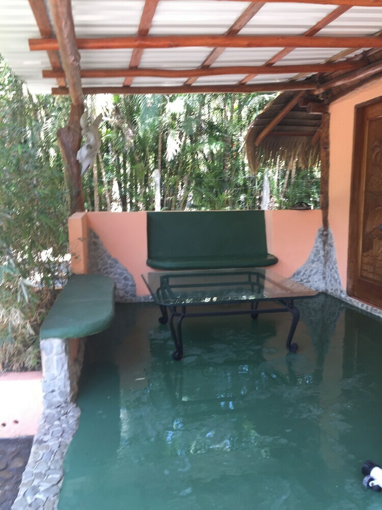 Hostal Mal Pais Surf Camp