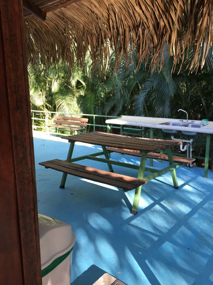 Hostal Mal Pais Surf Camp