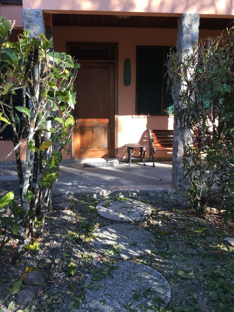 Hostal Mal Pais Surf Camp