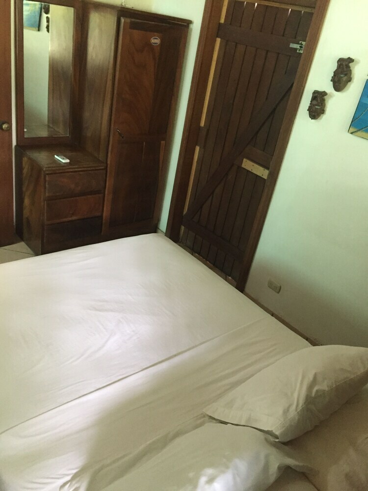 Hostal Mal Pais Surf Camp