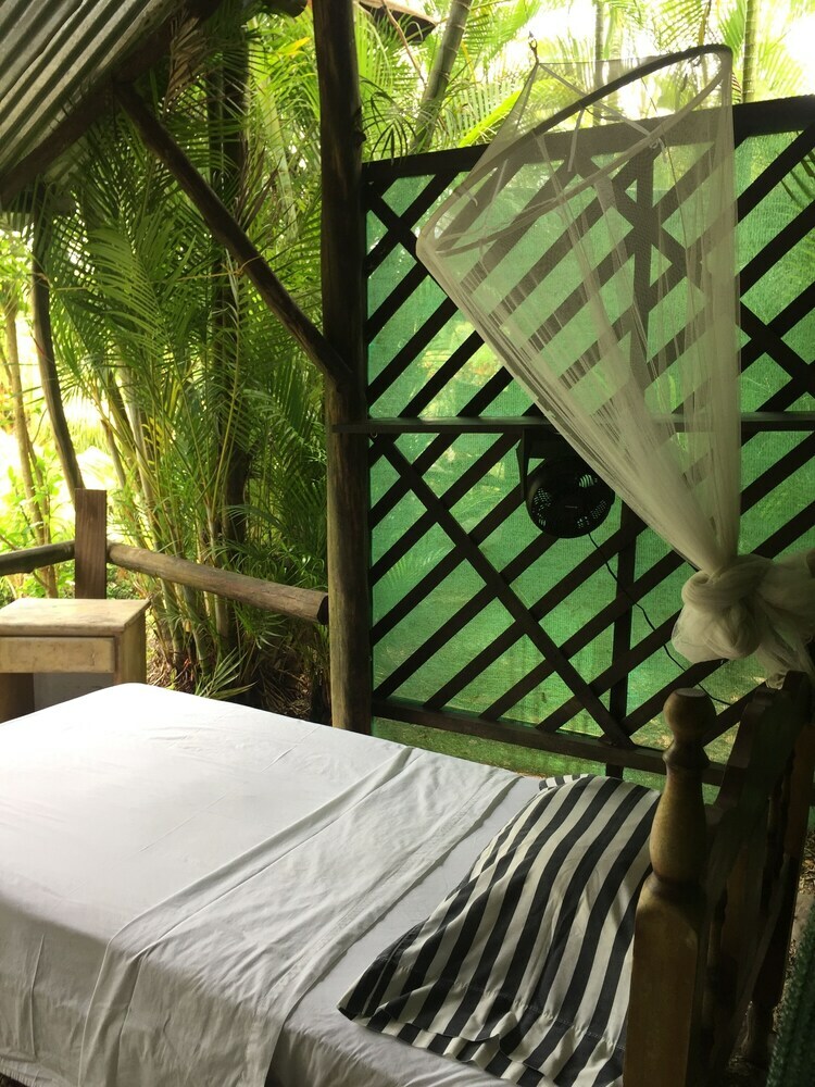 Hostal Mal Pais Surf Camp