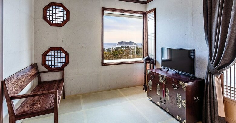 Jeju Hanok Hotel Hallagung