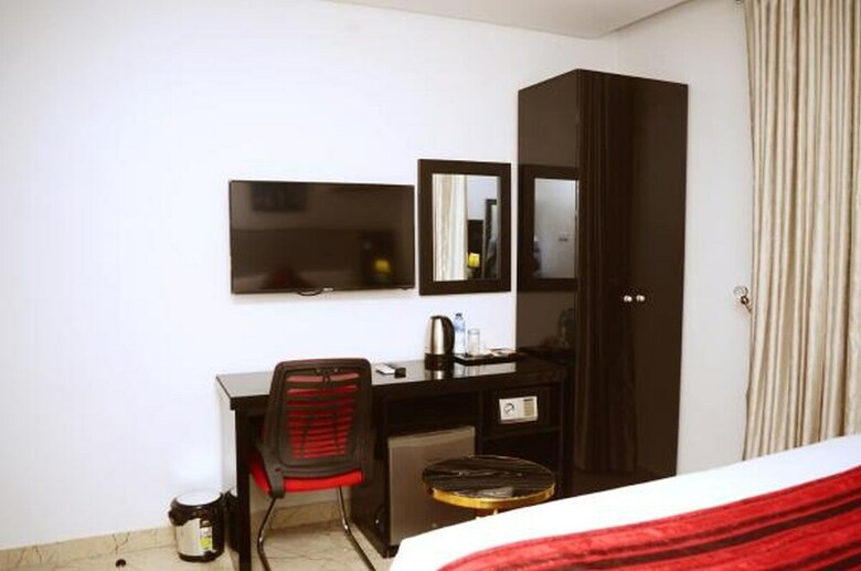 Hotel Ziroc Residence