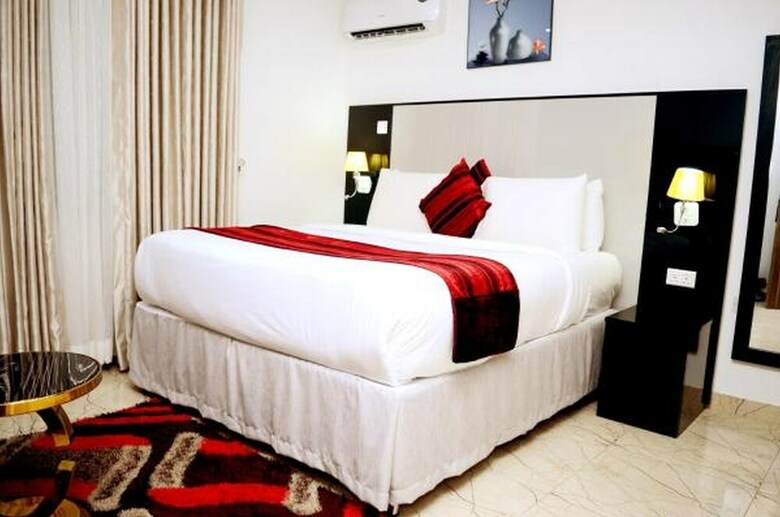 Hotel Ziroc Residence