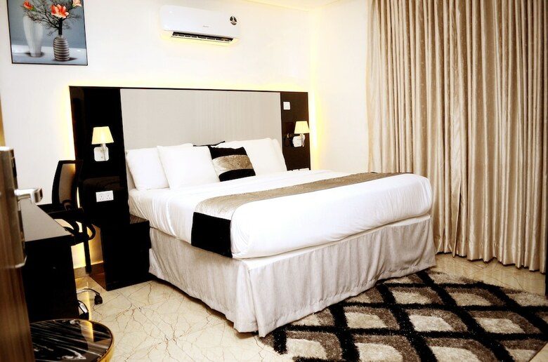 Hotel Ziroc Residence