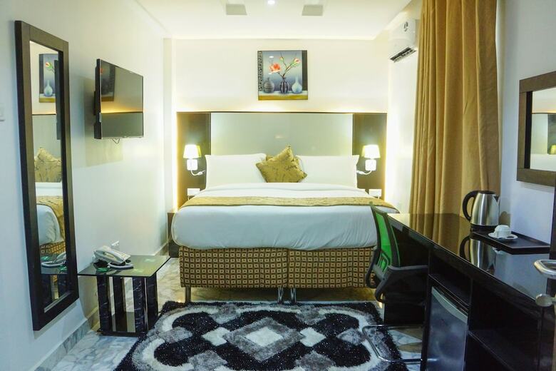 Hotel Ziroc Residence