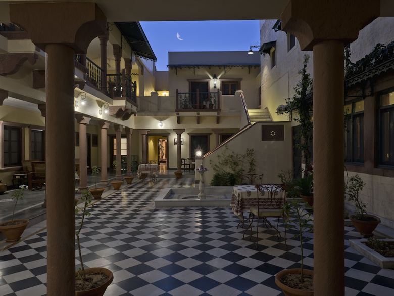 Hotel  Ratan  Vilas