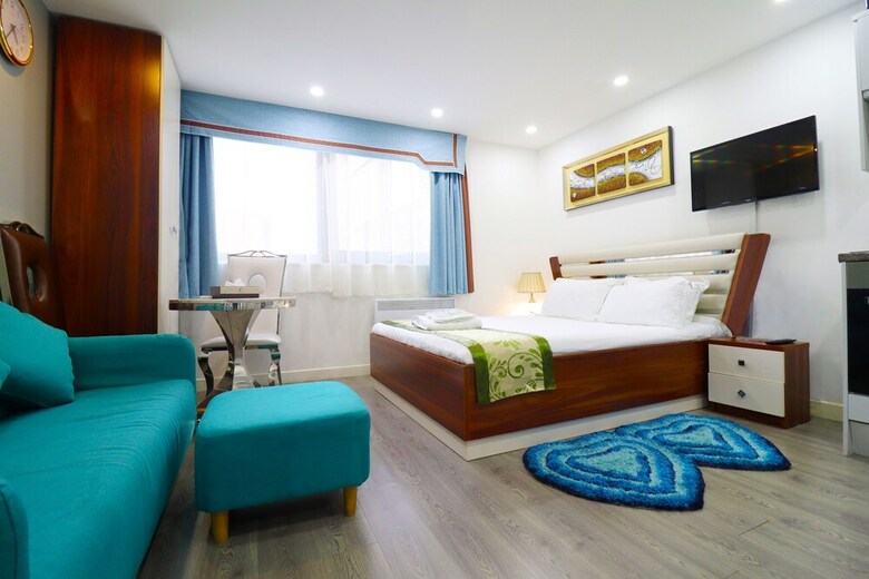 Queen Stay Apartments