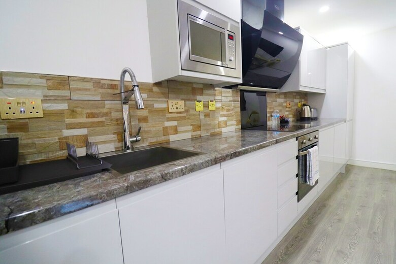 Queen Stay Apartments