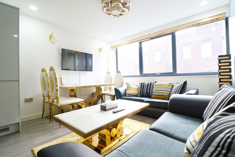 Queen Stay Apartments