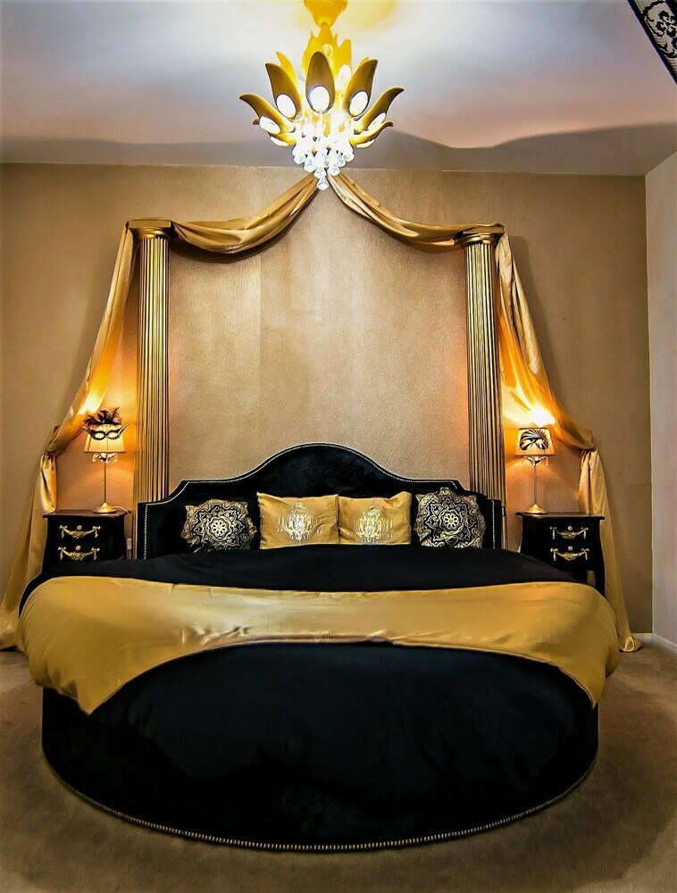 Gray Manor Hotel