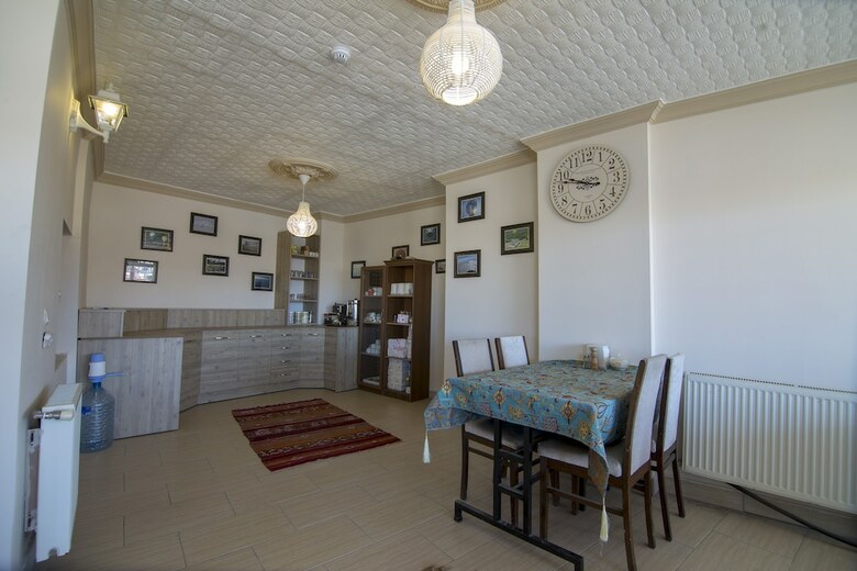 Hostal Kamelya Cave Hostel - Adults Only