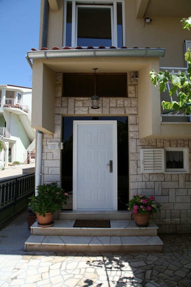 Apartments Brodarica Center