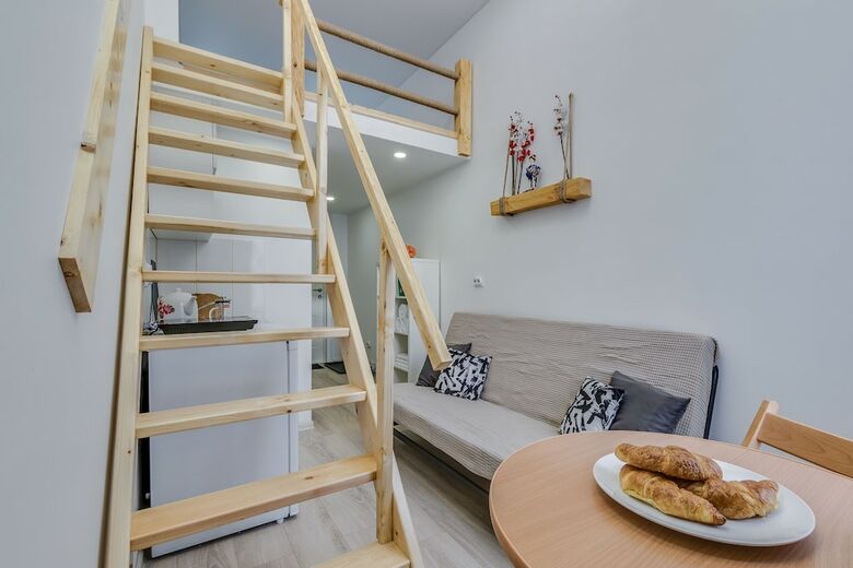 Tomi Apartments