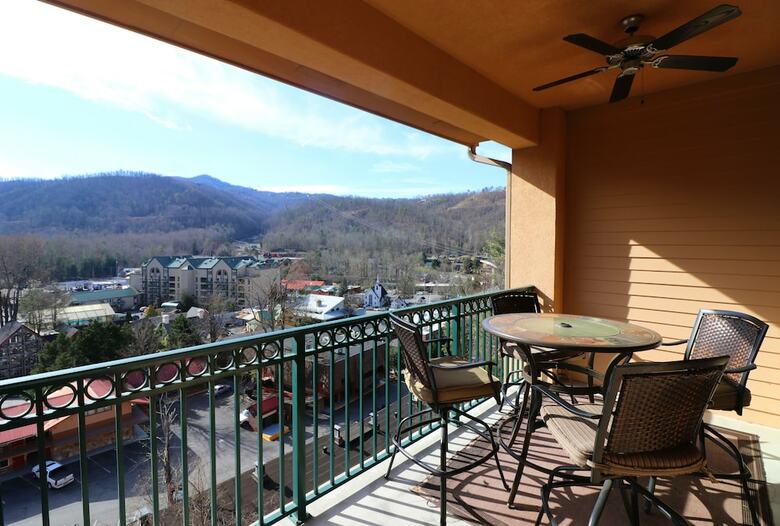 The Peaks At Summit Manor