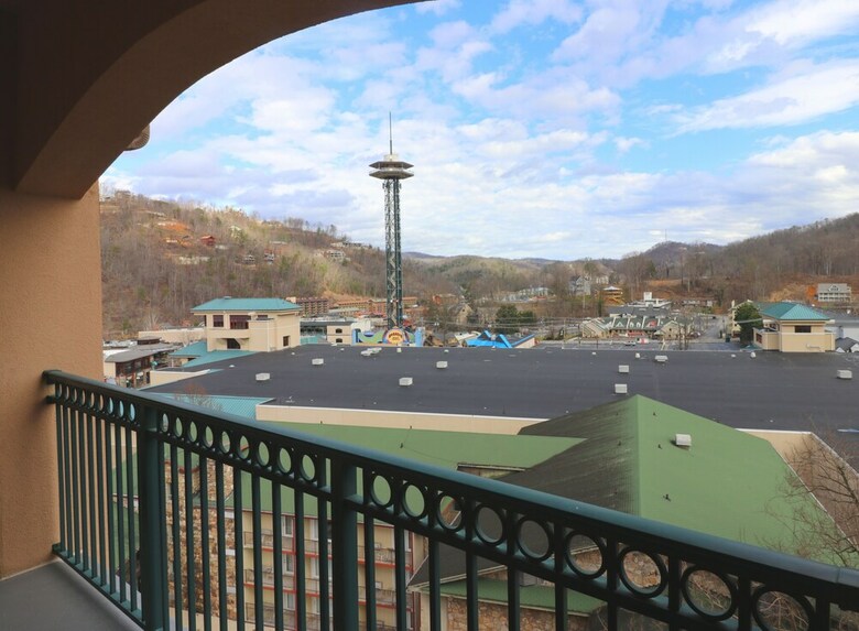 The Peaks At Summit Manor