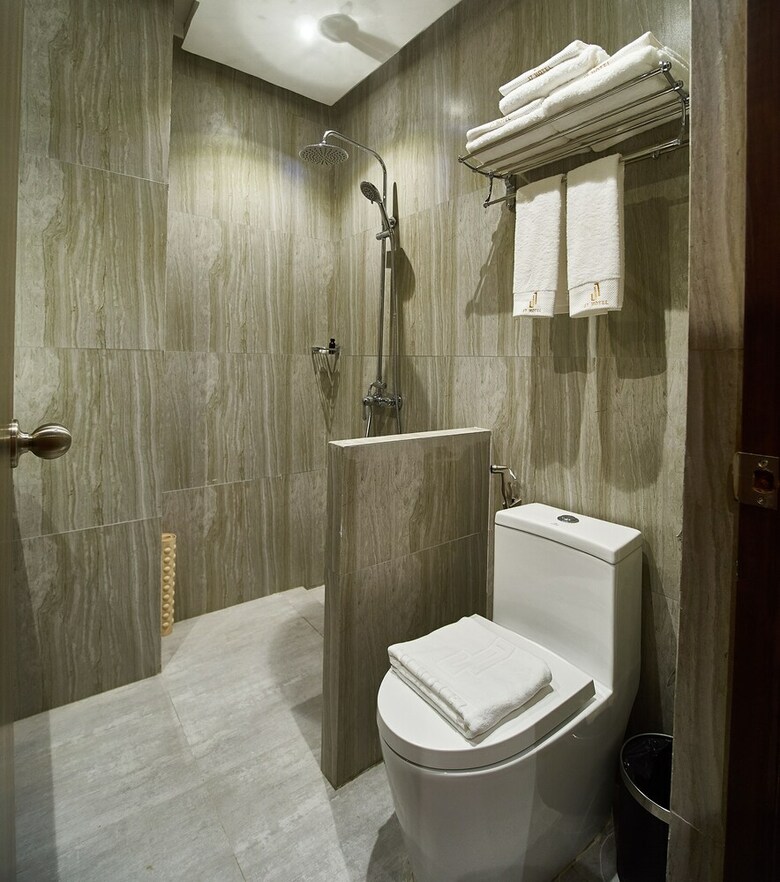 J7 Plaza Hotel