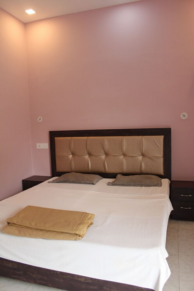 Hotel Aashirwad Paying Guest House