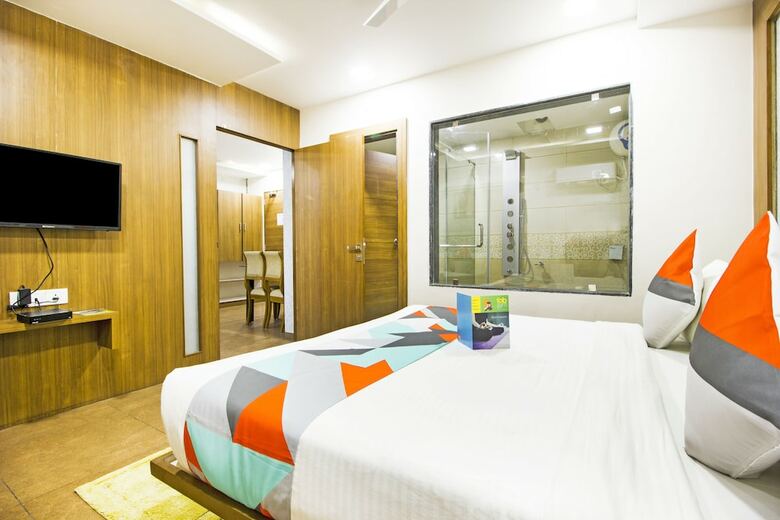 Fabhotel Royal Palace
