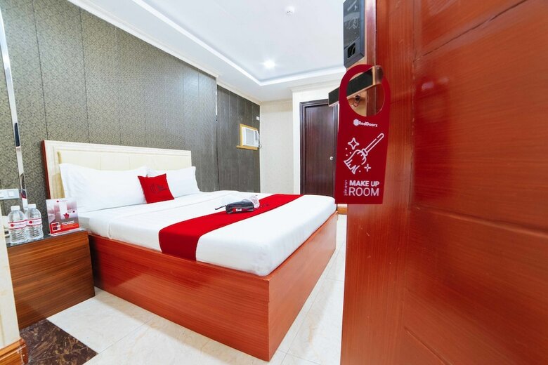 Hotel Reddoorz Plus @ Benitez Cubao