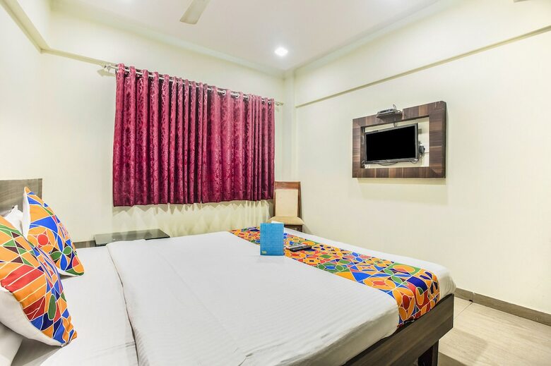 Fabhotel Railway Inn