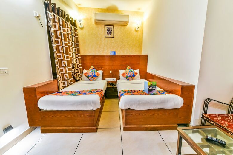 Fabhotel Le Grand