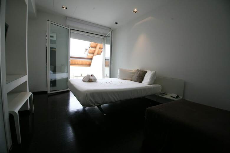15.92 Hotel