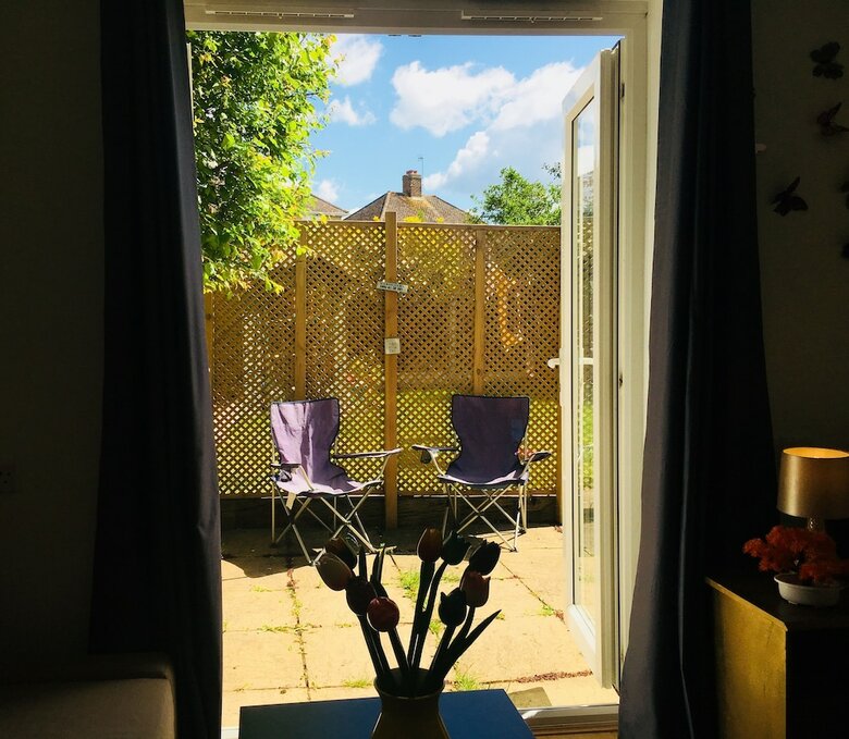 Apartamentos Birds & Butterfly Perch Private Studio - Free Parking