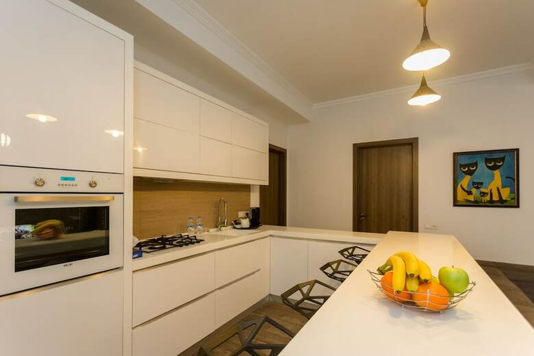Falcon Apartments - Metekhi