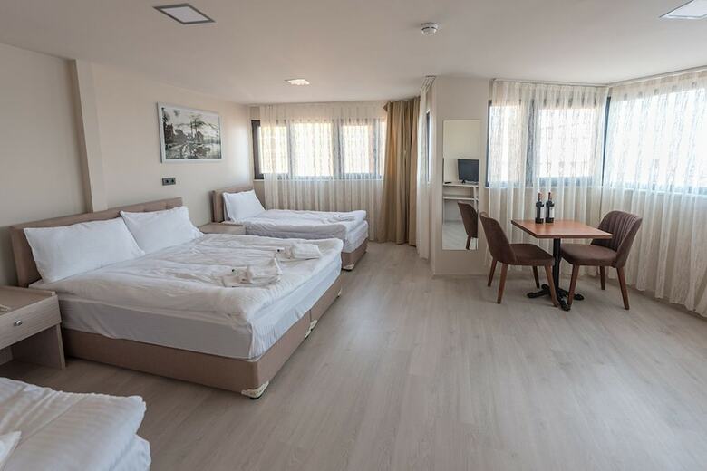 Grand Ahi Hotel