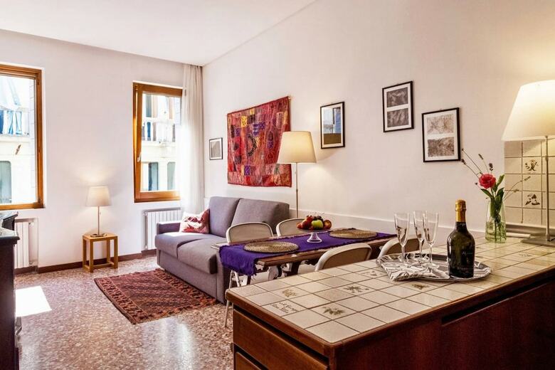 San Severo Bright Stylish Apartments Canal View