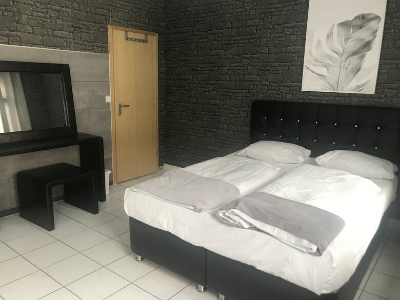 Saina Hotel