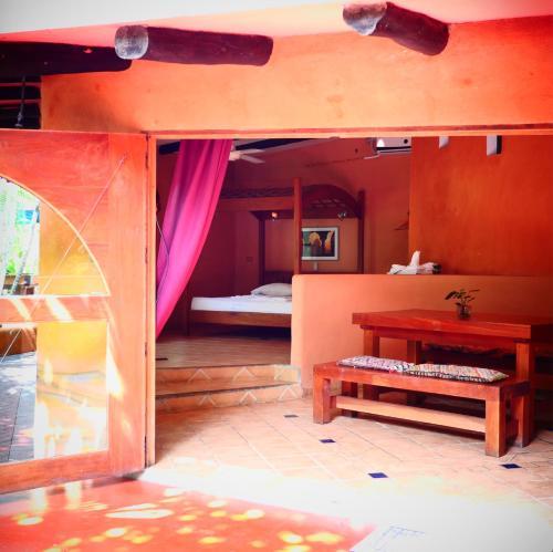 Hotel Flying Crocodile