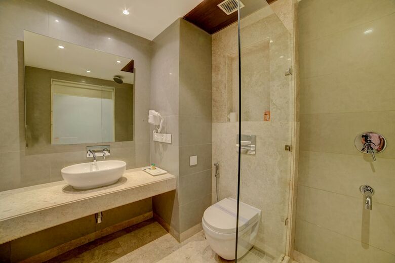 Fabhotel Pinnacle Grand