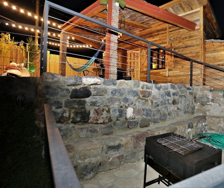 Falcon Apartments - Terrace