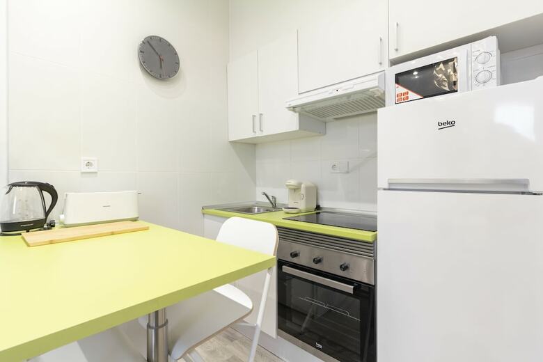 Dobo Homes Ronda de Valencia Apartment