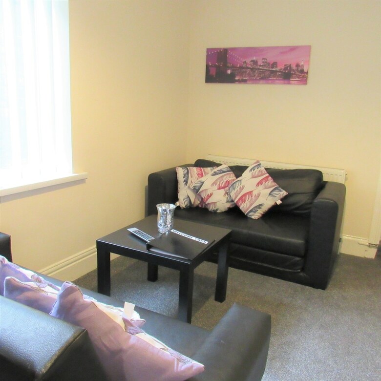 Spacious Apartment Heaton