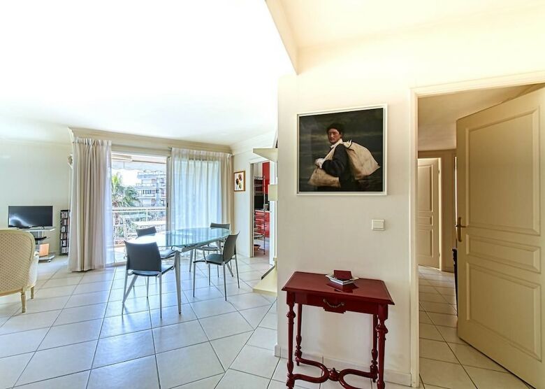 Beautiful 2 Bed Apartment Only 50m From The Beach!