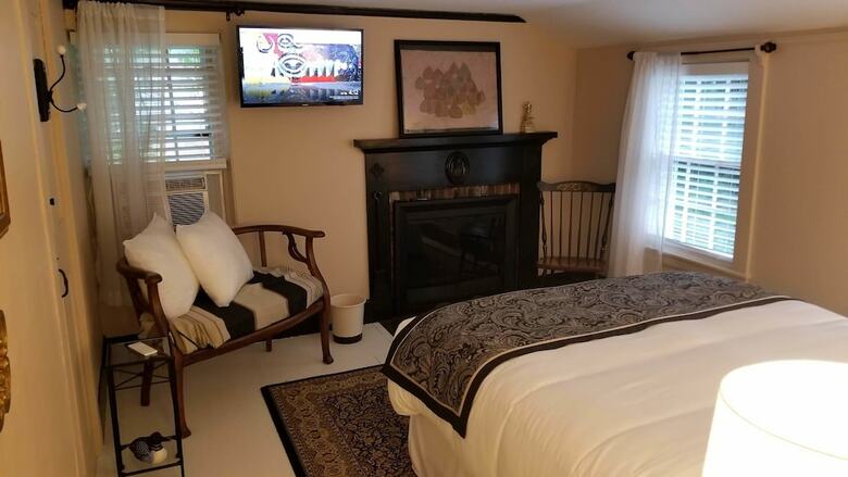 Bed & Breakfast Inn On Main