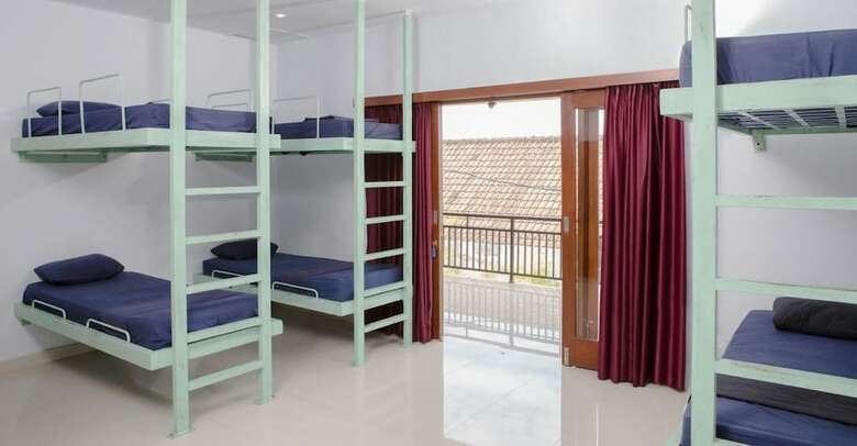 Hostal Bali Reef House Surfco