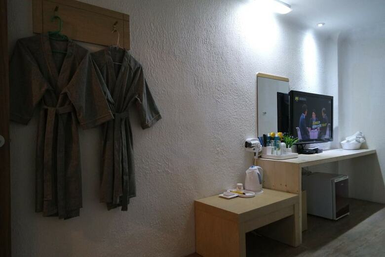 Hotel Q Motel