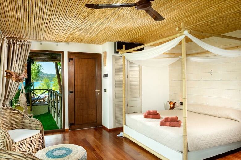 Gloria Maris Hotel Suites & Villas