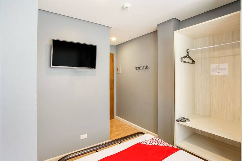 Hotel Oyo 521 Bacaca Suites